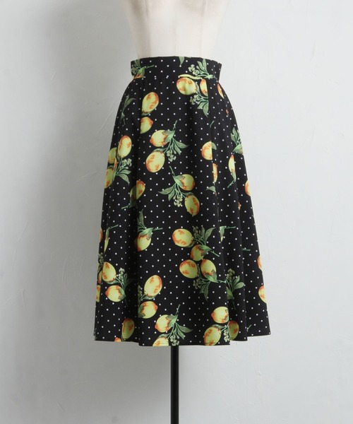 tocco closet(トッコ クローゼット)の「ドット×レモンプリントフレアスカート(スカート・レディース・ベージュ/ブラック・M)」の12枚目の写真