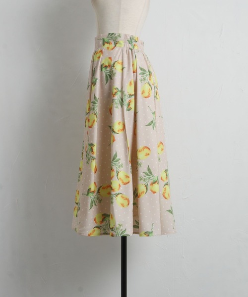 tocco closet(トッコ クローゼット)の「ドット×レモンプリントフレアスカート(スカート・レディース・ベージュ/ブラック・M)」の14枚目の写真