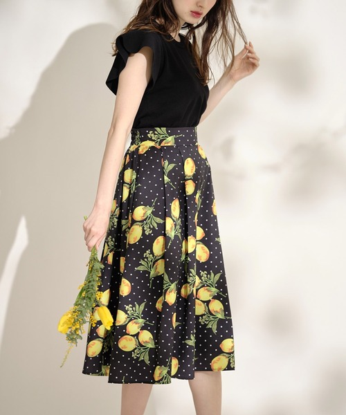tocco closet(トッコ クローゼット)の「ドット×レモンプリントフレアスカート(スカート・レディース・ベージュ/ブラック・M)」の13枚目の写真