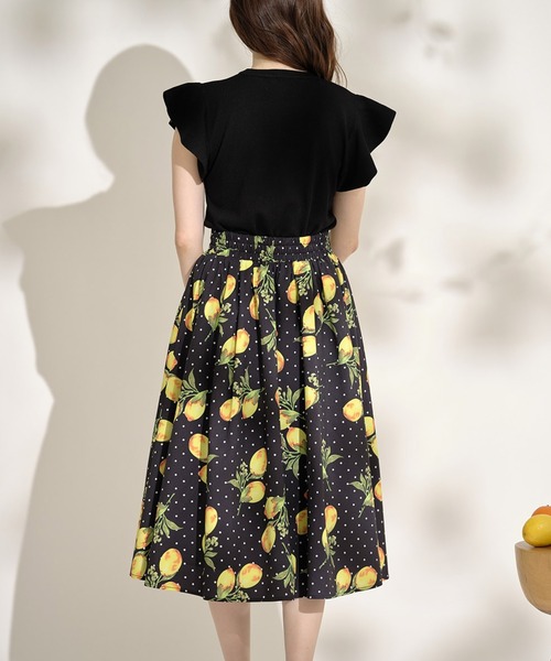 tocco closet(トッコ クローゼット)の「ドット×レモンプリントフレアスカート(スカート・レディース・ベージュ/ブラック・M)」の17枚目の写真