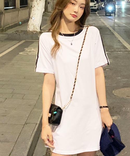 GLAMOROUS JANE(グラマラスジェーン)の「袖ラインTシャツワンピース(ワンピース・レディース・ホワイト/ブラック・FREE)」の5枚目の写真