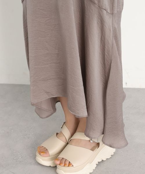 mysty woman（ミスティウーマン）の「サテン/花柄キャミワンピース　961335（ワンピース・レディース・グレイッシュベージュ/ブラック系その他/ホワイト系その他/バーガンディー・FREE）」の13枚目の写真