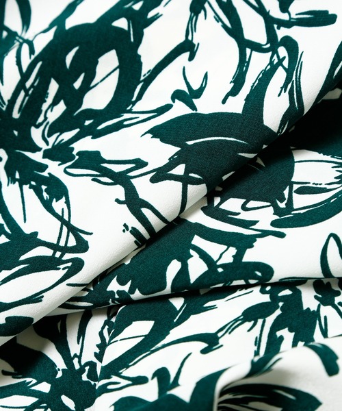 STUNNING LURE（スタニングルアー）の「フラワープリントフレアーパンツ（その他パンツ・レディース・グリーン・SMALL/MEDIUM）」の2枚目の写真