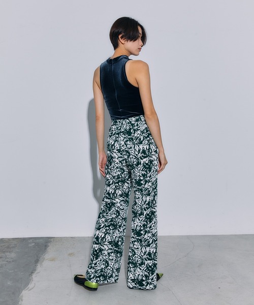 STUNNING LURE（スタニングルアー）の「フラワープリントフレアーパンツ（その他パンツ・レディース・グリーン・SMALL/MEDIUM）」の4枚目の写真