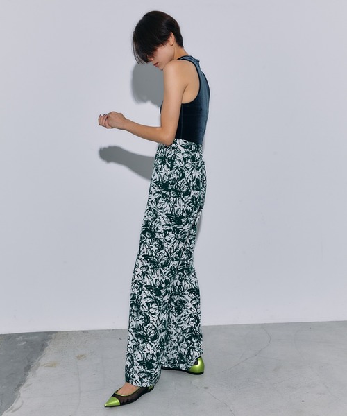 STUNNING LURE（スタニングルアー）の「フラワープリントフレアーパンツ（その他パンツ・レディース・グリーン・SMALL/MEDIUM）」の5枚目の写真