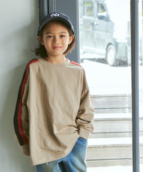 PAIRMANON STREET（ペアマノンストリート）の「【PAIRMANON STREET】袖ラインテープ ビッグシルエット ロンT（Tシャツ/カットソー・キッズ・ライトベージュ/ブラック系その他/ブルー/グレイッシュベージュ/ホワイト・140/100/130/120/110/90/150）」の4枚目の写真