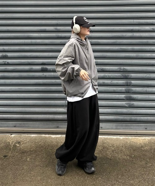 Chikashitsu +（チカシツプラス）の「【Chikashitsu +】unisex cropped hooded blouson / 【チカシツプラス】ユニセックスクロップドフード長袖ブルゾン（ブルゾン・メンズ・ブラック/グレー/ベージュ・ONE SIZE）」の18枚目の写真