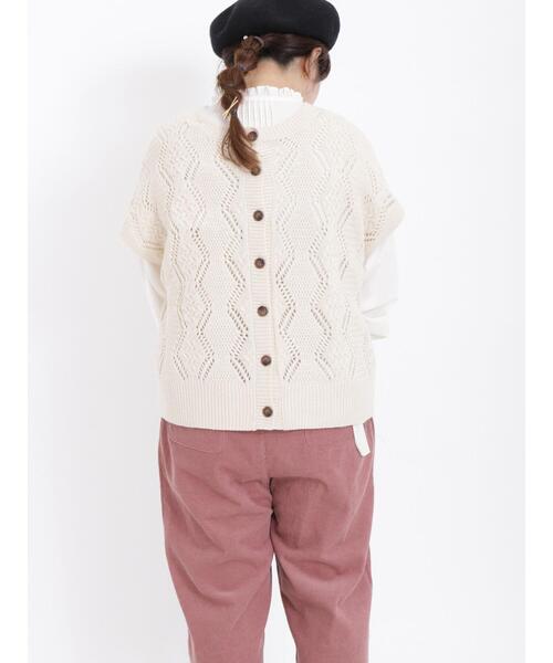 Samansa Mos2（サマンサ モスモス）の「透かしケーブル編み前後2WAYベスト（ベスト・レディース・グリーン/レッド/ブルー/ダークブラウン/キナリ・F）」の8枚目の写真