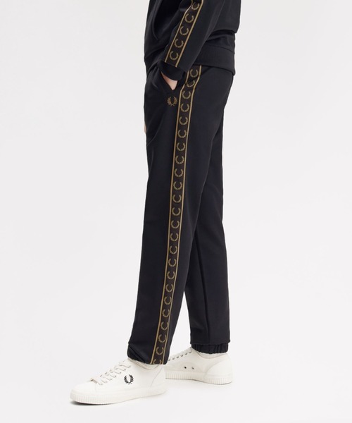 FRED PERRY（フレッドペリー）の「Contrast Tape Track Pants／コントラストテープトラックパンツ（その他パンツ・メンズ・オフホワイト/ブラック/ブラック系その他/モスグリーン/ブラック系その他2/ブラック系その他3・M/L/S/XS）」の16枚目の写真