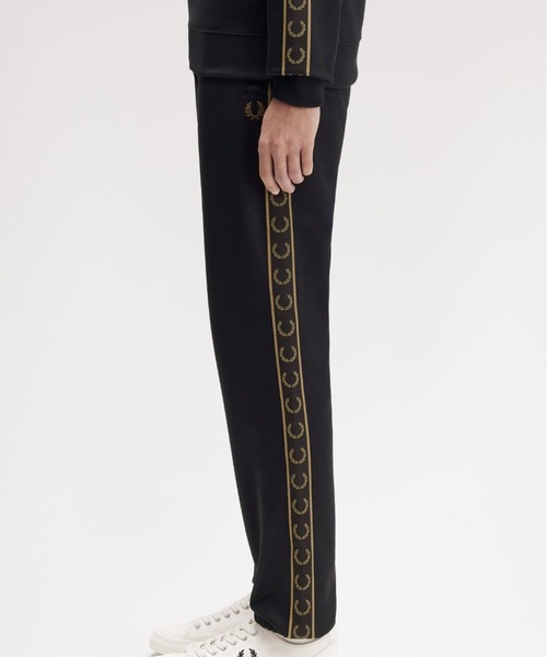 FRED PERRY（フレッドペリー）の「Contrast Tape Track Pants／コントラストテープトラックパンツ（その他パンツ・メンズ・オフホワイト/ブラック/ブラック系その他/モスグリーン/ブラック系その他2/ブラック系その他3・M/L/S/XS）」の19枚目の写真