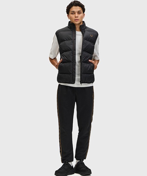 FRED PERRY（フレッドペリー）の「Contrast Tape Track Pants／コントラストテープトラックパンツ（その他パンツ・メンズ・オフホワイト/ブラック/ブラック系その他/モスグリーン/ブラック系その他2/ブラック系その他3・M/L/S/XS）」の7枚目の写真