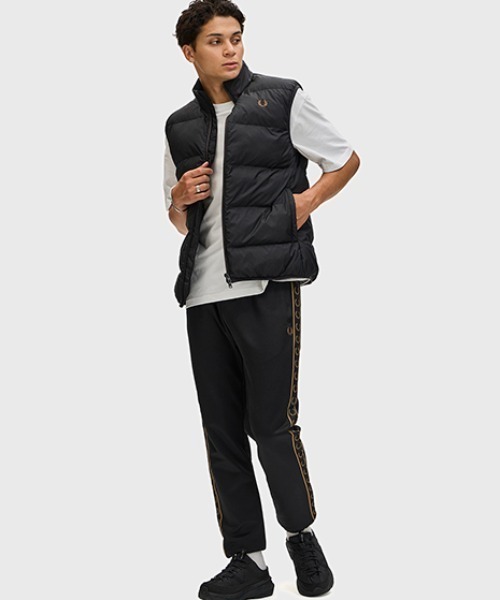 FRED PERRY（フレッドペリー）の「Contrast Tape Track Pants／コントラストテープトラックパンツ（その他パンツ・メンズ・オフホワイト/ブラック/ブラック系その他/モスグリーン/ブラック系その他2/ブラック系その他3・M/L/S/XS）」の8枚目の写真