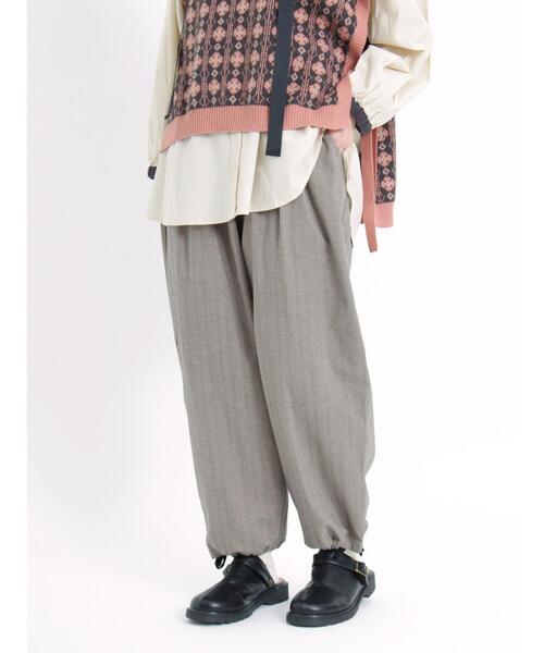 Samansa Mos2(サマンサ モスモス)の「ヘリンボーンストレッチ裾ドロストパンツ(その他パンツ・レディース・チャコールグレー/キナリ/ブラウン・F)」の7枚目の写真