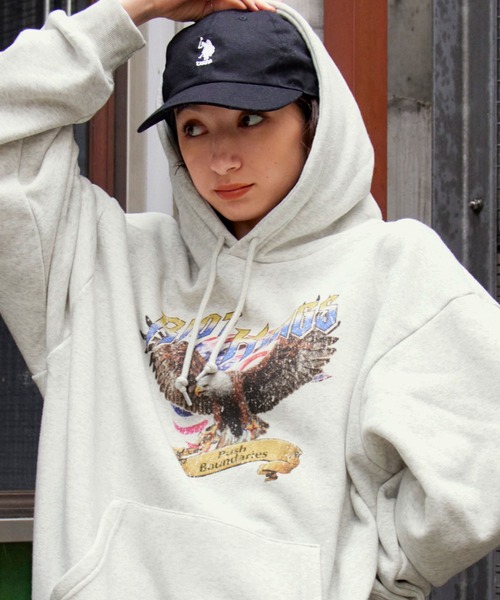 BARK MANHATTAN（バークマンハッタン）の「ヴィンテージライクロックデザイン オーバーサイズ裏起毛プルオーバーパーカー（パーカー・レディース・ダークグレー/オートミール/ダークブラウン/ダークネイビー/グレー系1/カーキ/ベージュ系1・M/L）」の4枚目の写真