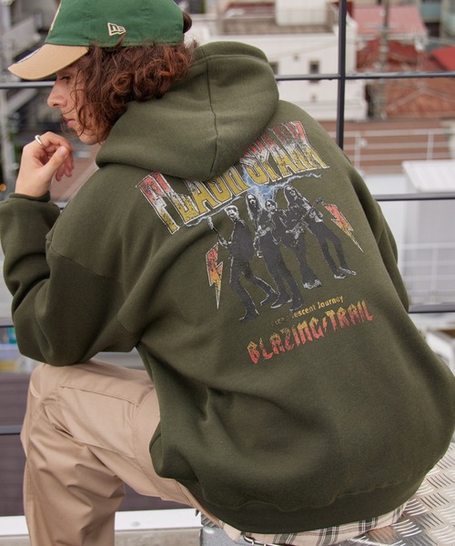 BARK MANHATTAN（バークマンハッタン）の「ヴィンテージライクロックデザイン オーバーサイズ裏起毛プルオーバーパーカー（パーカー・レディース・ダークグレー/オートミール/ダークブラウン/ダークネイビー/グレー系1/カーキ/ベージュ系1・M/L）」の6枚目の写真