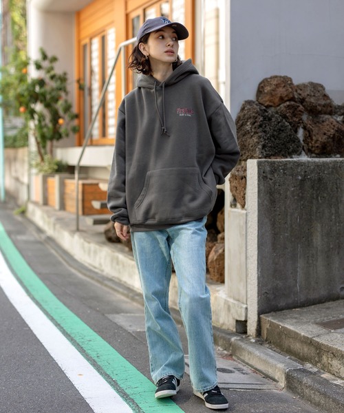 BARK MANHATTAN（バークマンハッタン）の「ヴィンテージライクロックデザイン オーバーサイズ裏起毛プルオーバーパーカー（パーカー・レディース・ダークグレー/オートミール/ダークブラウン/ダークネイビー/グレー系1/カーキ/ベージュ系1・M/L）」の8枚目の写真