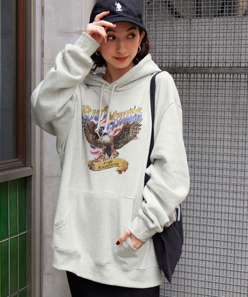 BARK MANHATTAN（バークマンハッタン）の「ヴィンテージライクロックデザイン オーバーサイズ裏起毛プルオーバーパーカー（パーカー・レディース・ダークグレー/オートミール/ダークブラウン/ダークネイビー/グレー系1/カーキ/ベージュ系1・M/L）」の11枚目の写真