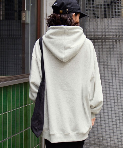 BARK MANHATTAN（バークマンハッタン）の「ヴィンテージライクロックデザイン オーバーサイズ裏起毛プルオーバーパーカー（パーカー・レディース・ダークグレー/オートミール/ダークブラウン/ダークネイビー/グレー系1/カーキ/ベージュ系1・M/L）」の13枚目の写真