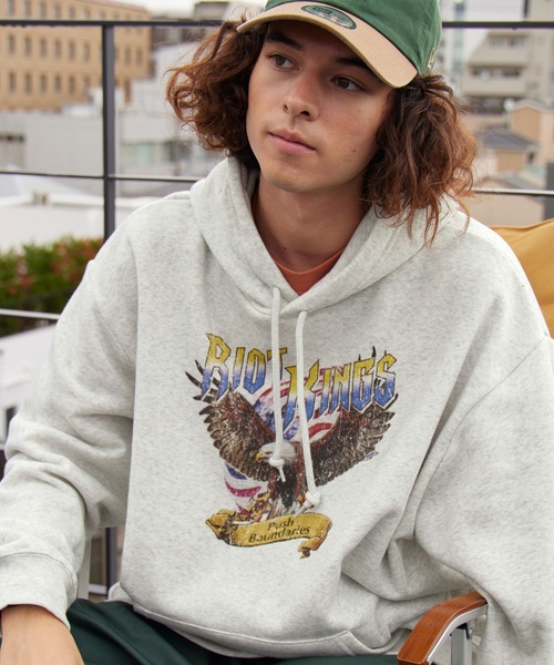 BARK MANHATTAN（バークマンハッタン）の「ヴィンテージライクロックデザイン オーバーサイズ裏起毛プルオーバーパーカー（パーカー・レディース・ダークグレー/オートミール/ダークブラウン/ダークネイビー/グレー系1/カーキ/ベージュ系1・M/L）」の21枚目の写真