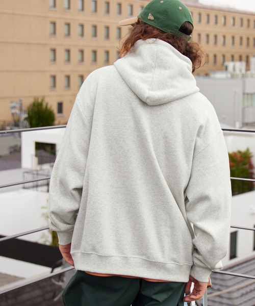 BARK MANHATTAN（バークマンハッタン）の「ヴィンテージライクロックデザイン オーバーサイズ裏起毛プルオーバーパーカー（パーカー・レディース・ダークグレー/オートミール/ダークブラウン/ダークネイビー/グレー系1/カーキ/ベージュ系1・M/L）」の22枚目の写真