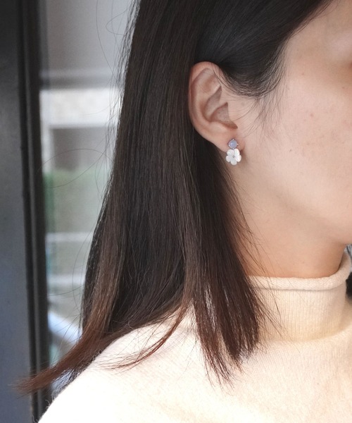 misto accessories(ミストアクセサリーズ)の「シェルフラワーピアス(ピアス(両耳用)・レディース・シルバー/ピンクゴールド・FREE)」の6枚目の写真