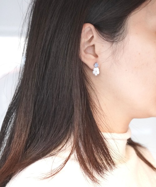 misto accessories(ミストアクセサリーズ)の「シェルフラワーピアス(ピアス(両耳用)・レディース・シルバー/ピンクゴールド・FREE)」の5枚目の写真