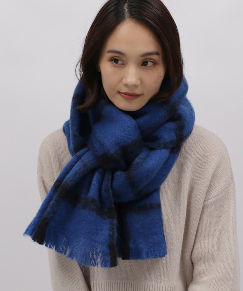 LAKOLE(ラコレ)の「ブークレーカラーチェックマフラー / 963794(マフラー・レディース・ブラック/オフホワイト/ネイビー・FREE)」の1枚目の写真