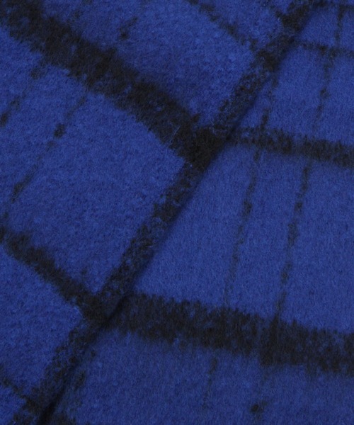 LAKOLE(ラコレ)の「ブークレーカラーチェックマフラー / 963794(マフラー・レディース・ブラック/オフホワイト/ネイビー・FREE)」の7枚目の写真