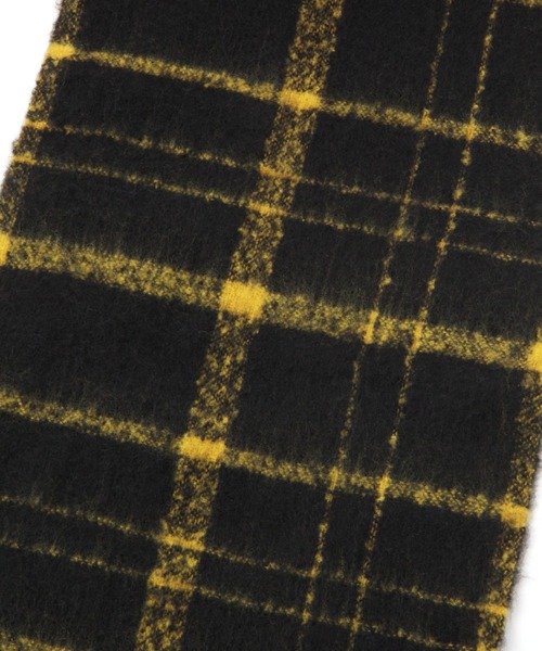 LAKOLE(ラコレ)の「ブークレーカラーチェックマフラー / 963794(マフラー・レディース・ブラック/オフホワイト/ネイビー・FREE)」の11枚目の写真