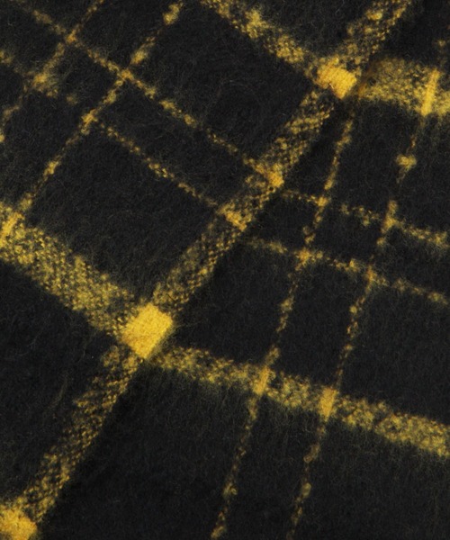 LAKOLE(ラコレ)の「ブークレーカラーチェックマフラー / 963794(マフラー・レディース・ブラック/オフホワイト/ネイビー・FREE)」の12枚目の写真