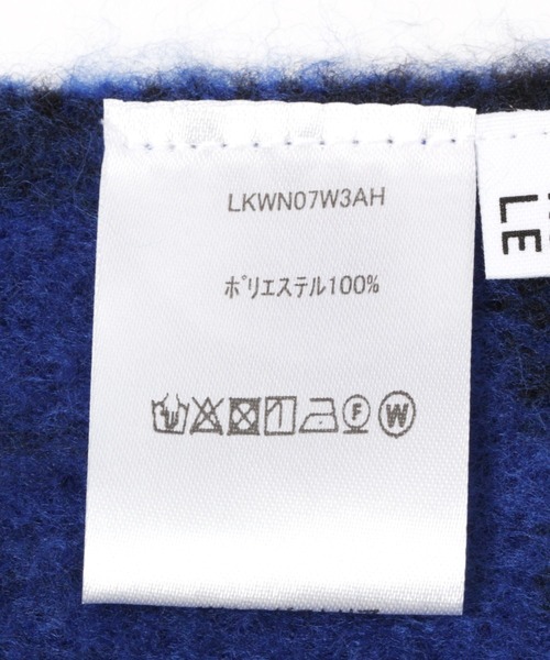 LAKOLE(ラコレ)の「ブークレーカラーチェックマフラー / 963794(マフラー・レディース・ブラック/オフホワイト/ネイビー・FREE)」の13枚目の写真