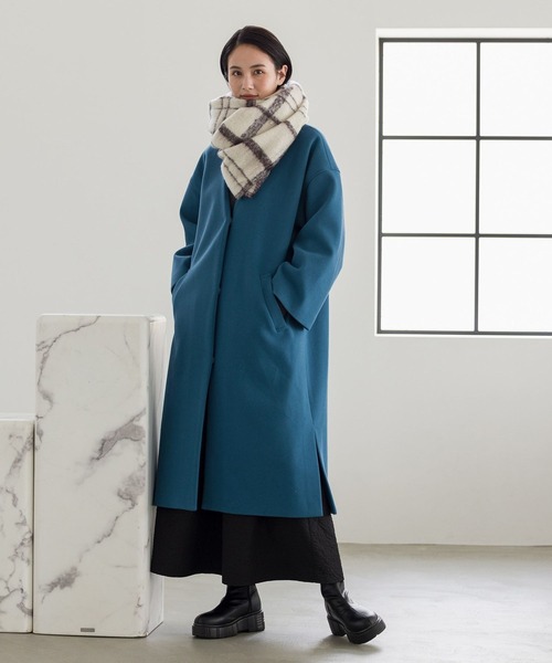 LAKOLE(ラコレ)の「ブークレーカラーチェックマフラー / 963794(マフラー・レディース・ブラック/オフホワイト/ネイビー・FREE)」の15枚目の写真