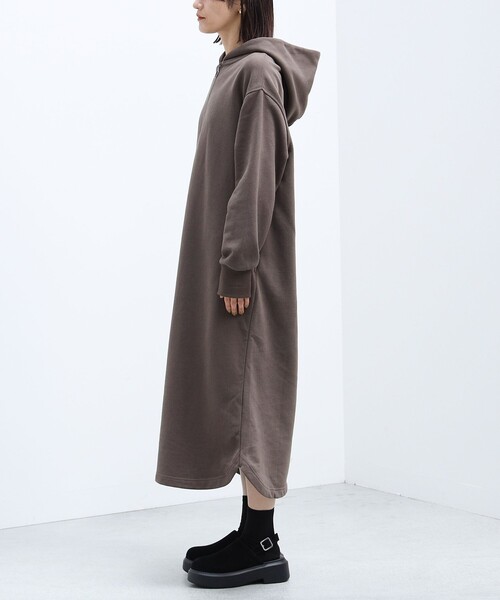 BEAMS HEART(ビームスハート)の「BEAMS HEART / フーディージップ カットワンピース(ワンピース・レディース・ナチュラル/ブルー系その他/ダークブラウン・FREE)」の4枚目の写真