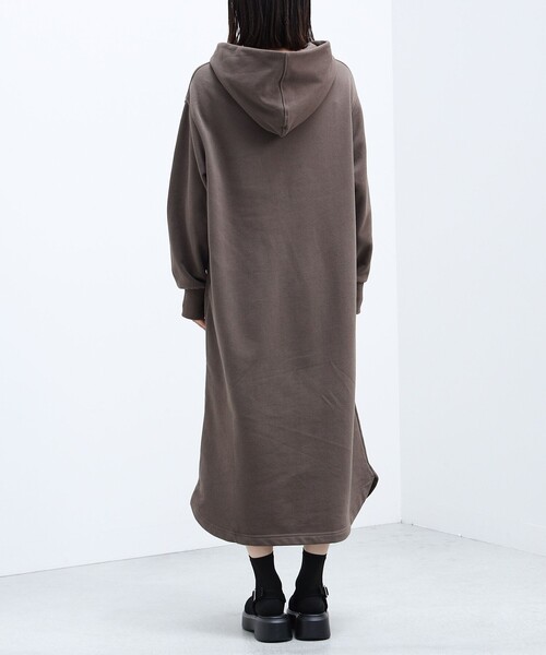 BEAMS HEART(ビームスハート)の「BEAMS HEART / フーディージップ カットワンピース(ワンピース・レディース・ナチュラル/ブルー系その他/ダークブラウン・FREE)」の5枚目の写真