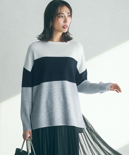 23区(ニジュウサンク)の「【洗える】ウールカシミヤ カラーブロック ニット(ニット/セーター・レディース・ピンク系1/アイボリー系1/スモーキーグリーン系1/ブラック系1・38)」の2枚目の写真