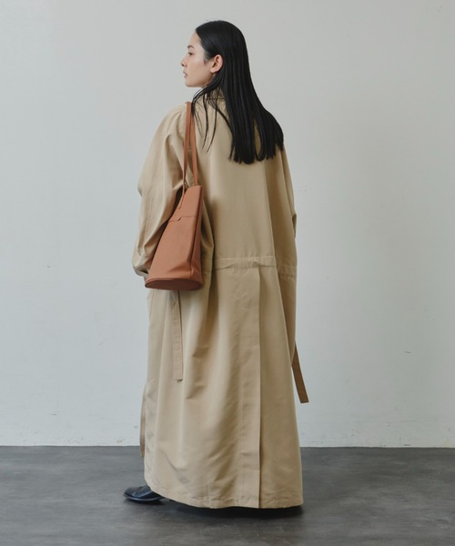 Libra Cue(リブラ キュー)の「オーバールーズビックポケットコート(トレンチコート・レディース・ベージュ/ブラック・FREE)」の4枚目の写真