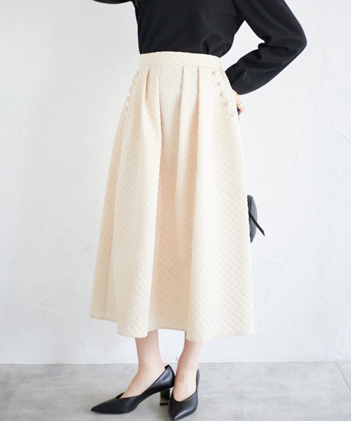 tocco closet(トッコ クローゼット)の「【ZOZO限定】ポケットパール付きジャガードタックフレアスカート(スカート・レディース・ブラック/ベージュ・M)」の2枚目の写真
