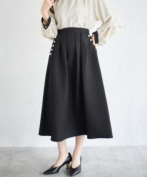 tocco closet(トッコ クローゼット)の「【ZOZO限定】ポケットパール付きジャガードタックフレアスカート(スカート・レディース・ブラック/ベージュ・M)」の4枚目の写真