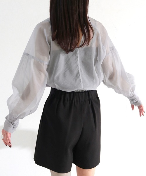 cheriella(シェリエラ)の「【cheriella】WEB限定オーガンジーボリュームスリーブブラウス(シャツ/ブラウス・レディース・グレー/ブラック/アイボリー・M)」の6枚目の写真