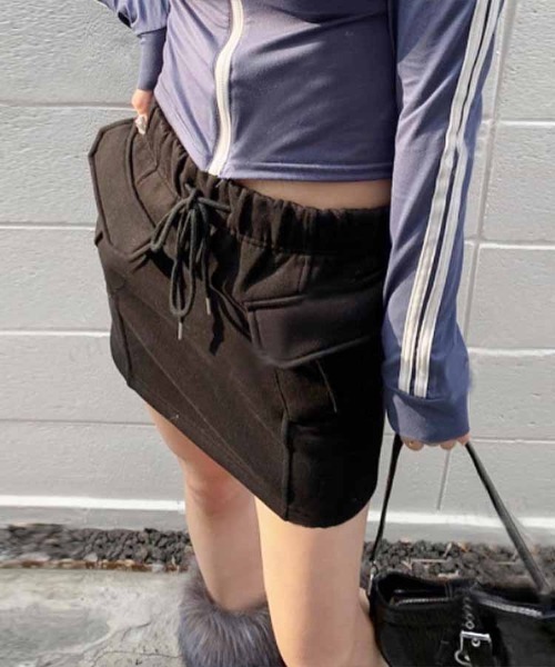 Dalfwin(ダールフィン)の「韓国ファッション 斜めポケットカーゴデザインミニスカート(スカート・レディース・ブラック/グレー/ベージュ・FREE)」の6枚目の写真