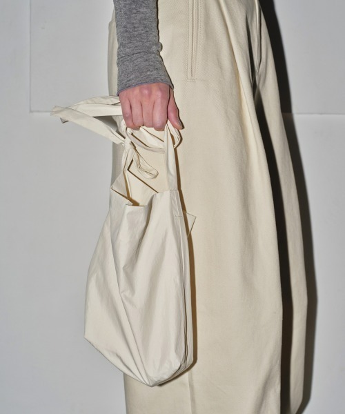 TODAYFUL（トゥデイフル）の「Useful Nylon Sacoche（ショルダーバッグ・レディース・ブラック/ブルー系その他/キャメル/キナリ・FREE）」の8枚目の写真