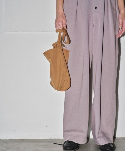 TODAYFUL（トゥデイフル）の「Useful Nylon Sacoche（ショルダーバッグ・レディース・ブラック/ブルー系その他/キャメル/キナリ・FREE）」の9枚目の写真