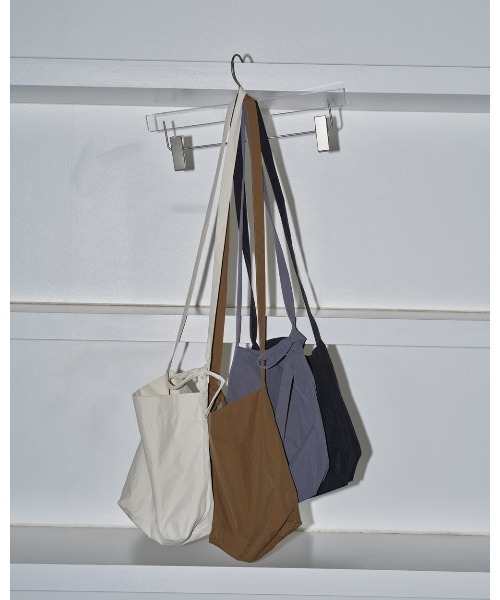 TODAYFUL（トゥデイフル）の「Useful Nylon Sacoche（ショルダーバッグ・レディース・ブラック/ブルー系その他/キャメル/キナリ・FREE）」の11枚目の写真