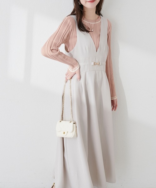 natural couture（ナチュラルクチュール）の「WEB限定 / ビットベルト付きVネックジャンスカ（ジャンパースカート・レディース・ブラック/ピンクベージュ/アイボリー/グレー・MEDIUM/LARGE）」の9枚目の写真