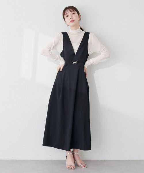 natural couture（ナチュラルクチュール）の「WEB限定 / ビットベルト付きVネックジャンスカ（ジャンパースカート・レディース・ブラック/ピンクベージュ/アイボリー/グレー・MEDIUM/LARGE）」の16枚目の写真