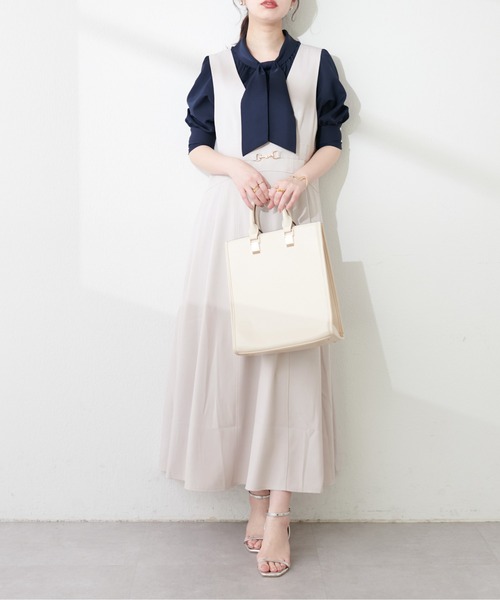 natural couture（ナチュラルクチュール）の「WEB限定 / ビットベルト付きVネックジャンスカ（ジャンパースカート・レディース・ブラック/ピンクベージュ/アイボリー/グレー・MEDIUM/LARGE）」の11枚目の写真