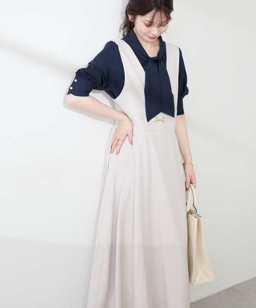 natural couture（ナチュラルクチュール）の「WEB限定 / ビットベルト付きVネックジャンスカ（ジャンパースカート・レディース・ブラック/ピンクベージュ/アイボリー/グレー・MEDIUM/LARGE）」の14枚目の写真