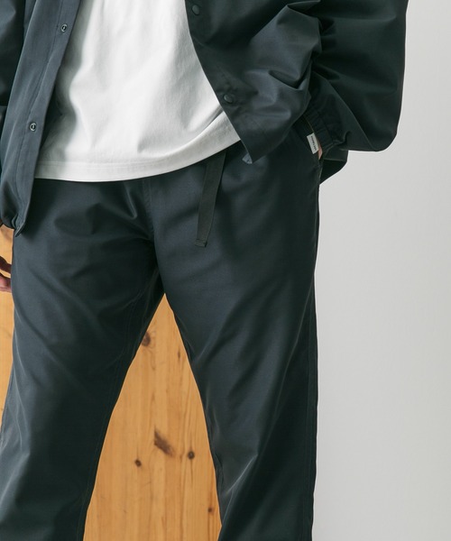 URBAN RESEARCH DOORS（アーバンリサーチドアーズ）の「『撥水』『接触冷感』add fabrics イージートラウザー（その他パンツ・メンズ・ホワイト系その他/チャコールグレー/カーキ・MEDIUM/LARGE）」の3枚目の写真
