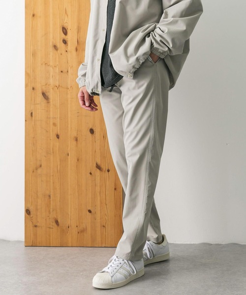 URBAN RESEARCH DOORS（アーバンリサーチドアーズ）の「『撥水』『接触冷感』add fabrics イージートラウザー（その他パンツ・メンズ・ホワイト系その他/チャコールグレー/カーキ・MEDIUM/LARGE）」の20枚目の写真