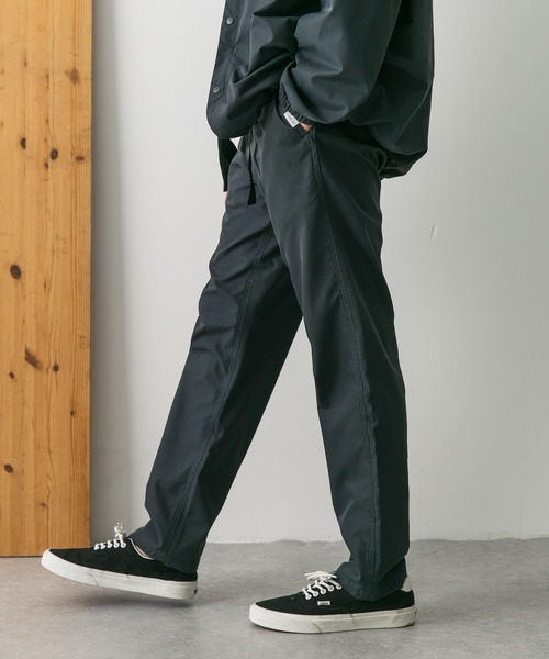 URBAN RESEARCH DOORS（アーバンリサーチドアーズ）の「『撥水』『接触冷感』add fabrics イージートラウザー（その他パンツ・メンズ・ホワイト系その他/チャコールグレー/カーキ・MEDIUM/LARGE）」の17枚目の写真